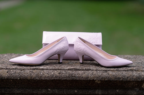 Pumps mit Reliefstickerei