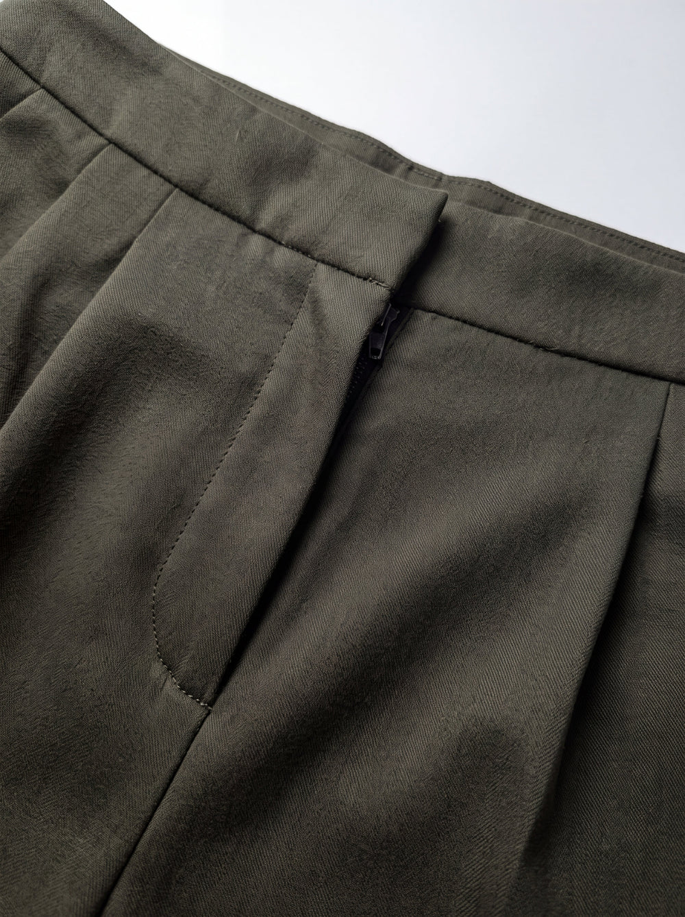 Moderne Hose aus Wollsatin - Bild 3