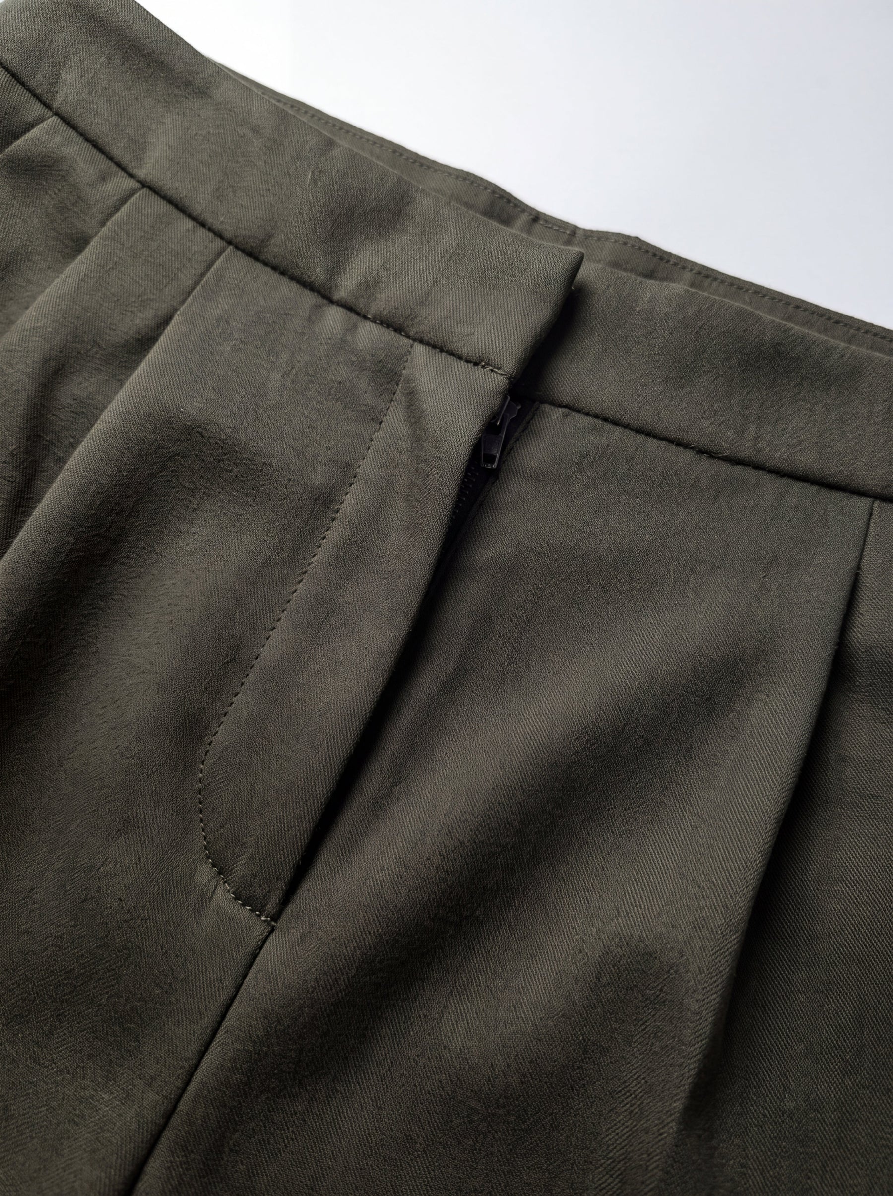 Moderne Hose aus Wollsatin - Bild 3