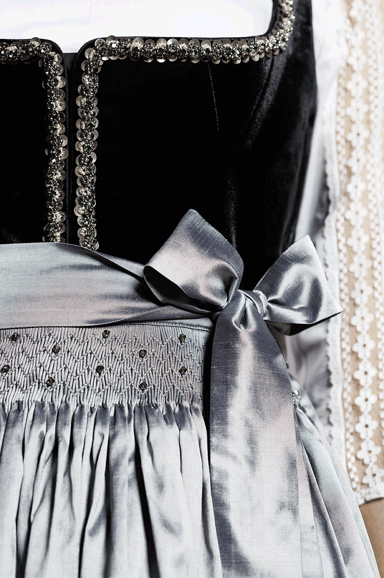 Festliche Schürze - Translation missing: de.products.product.media.image 3