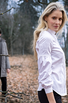 Cross stitch blouse - Image 7