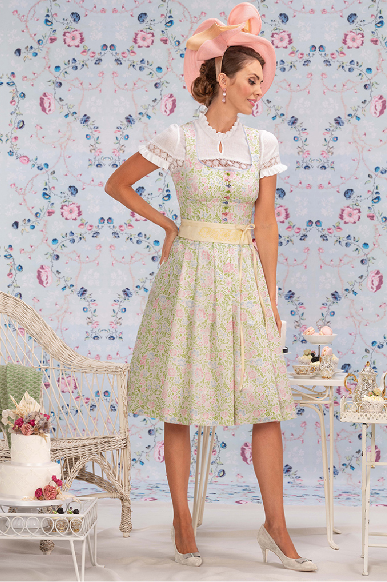 Dirndlbluse mit Klöppelspitze - Translation missing: de.products.product.media.image 1