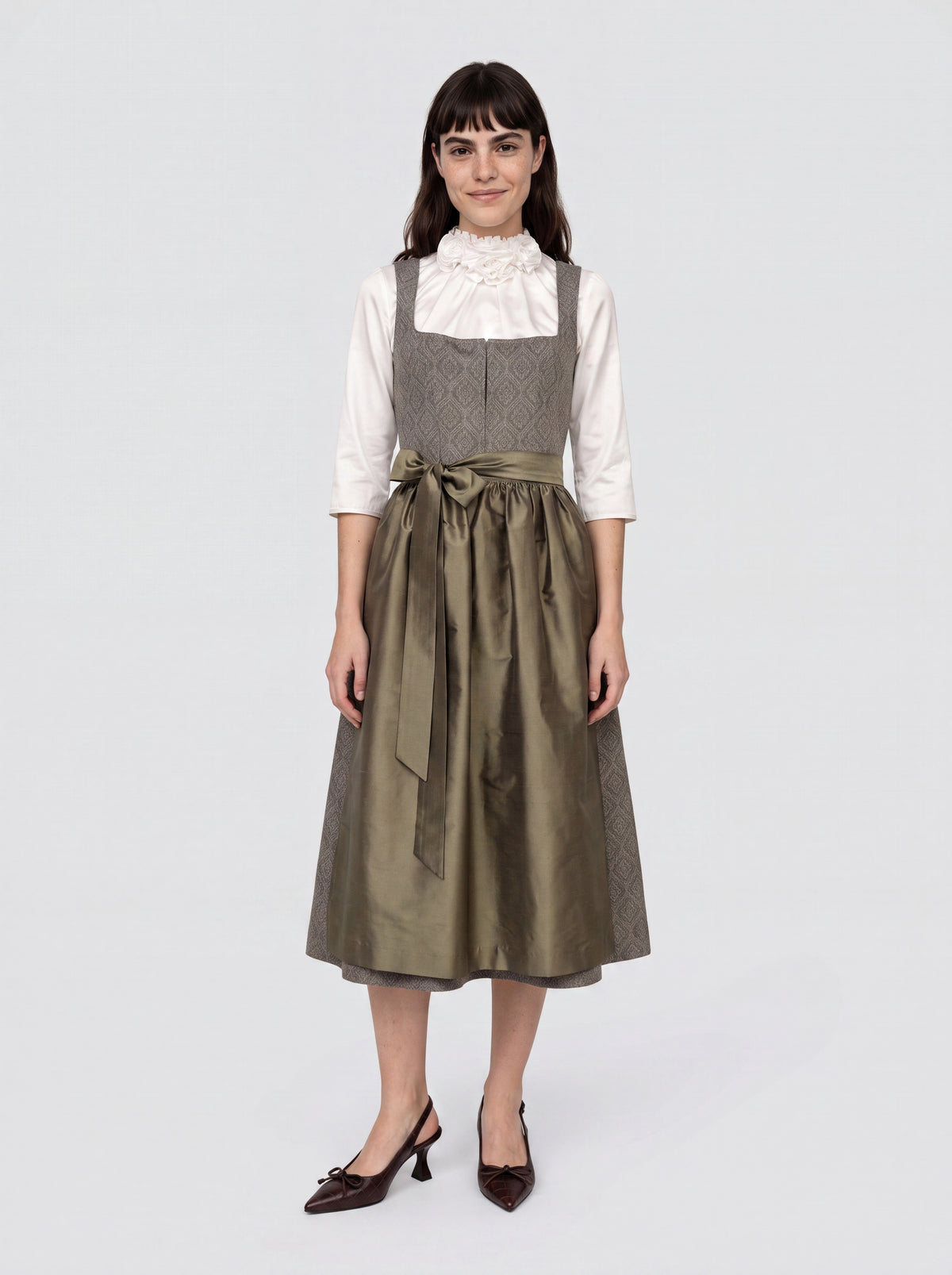 Dirndlbluse mit Rosen - Bild 13