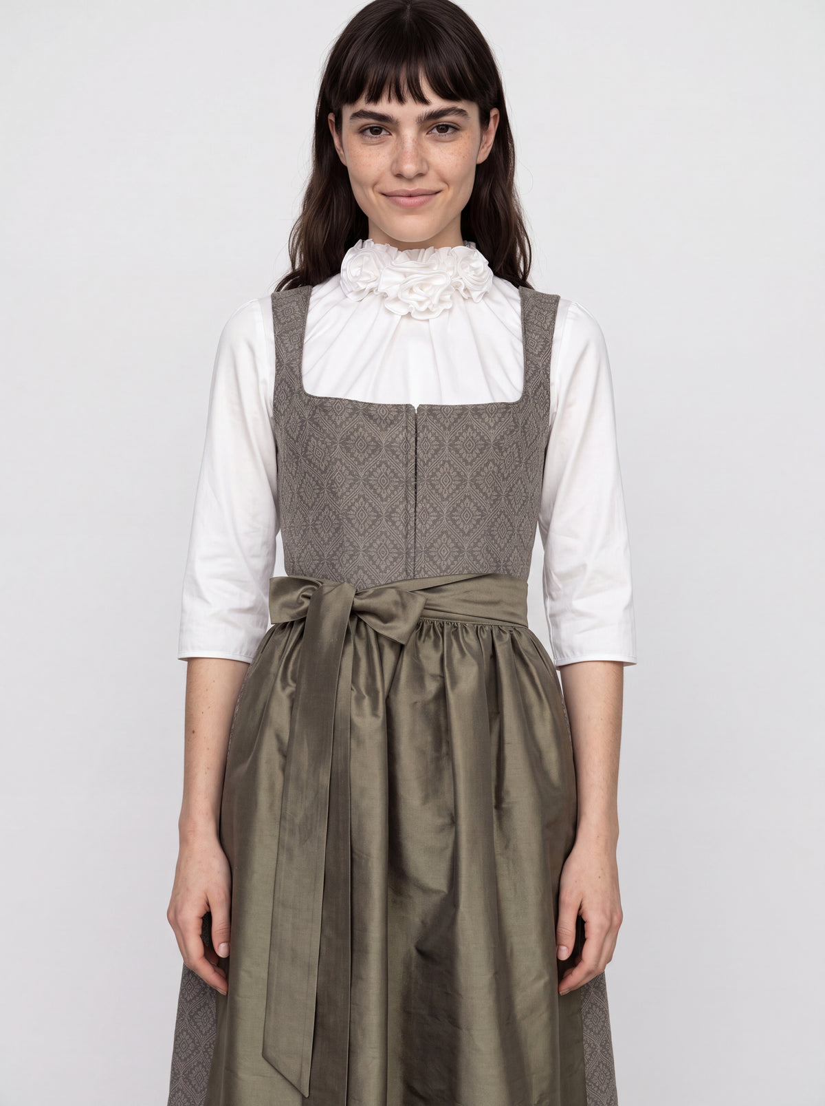 Dirndlbluse mit Rosen - Bild 14