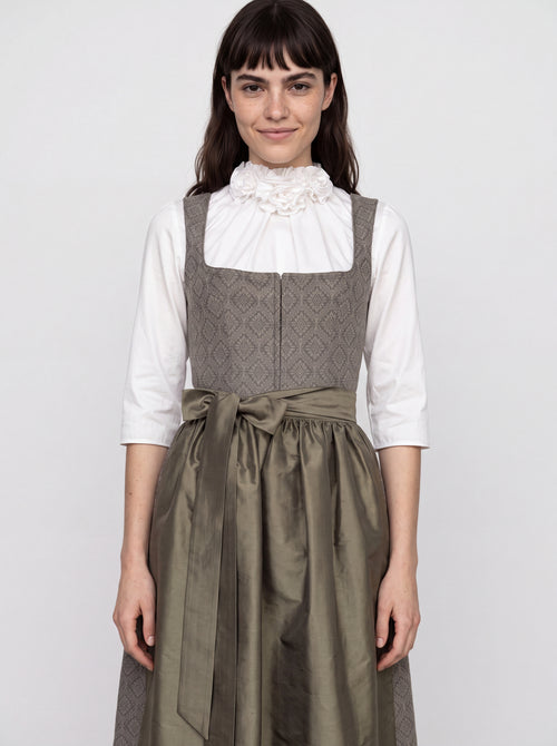 Dirndlbluse mit Rosen