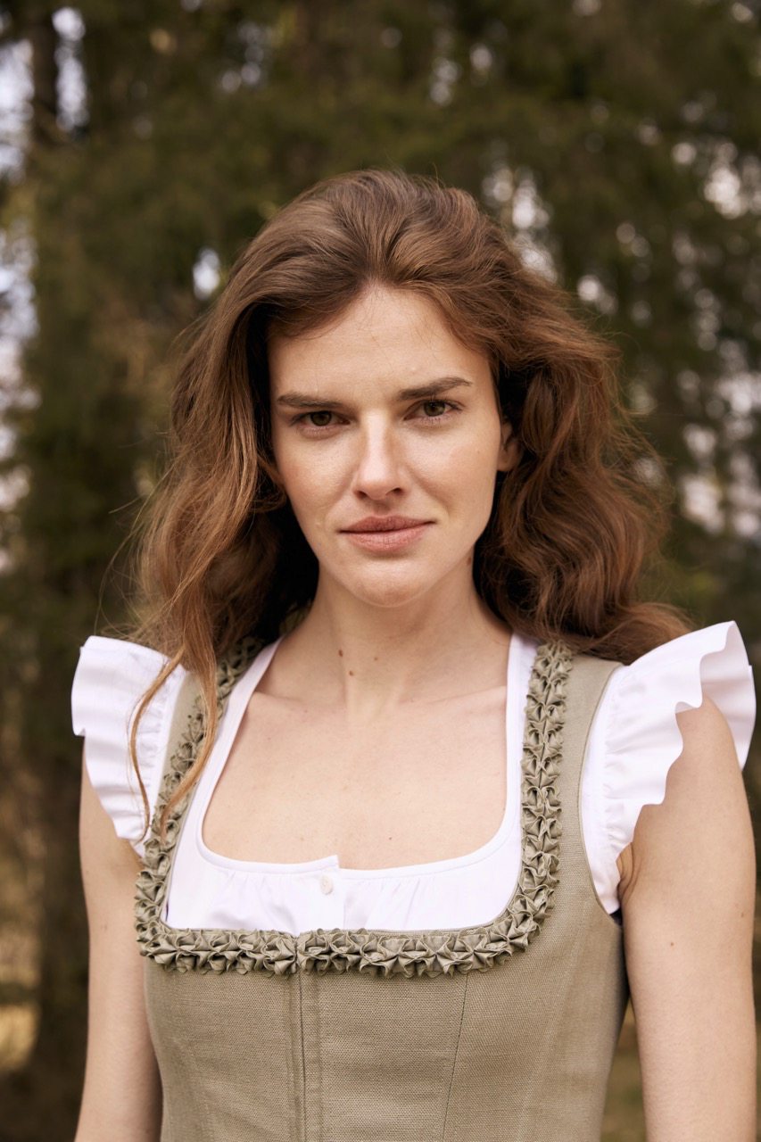 Beflügelte Dirndlbluse - Translation missing: de.products.product.media.image 7