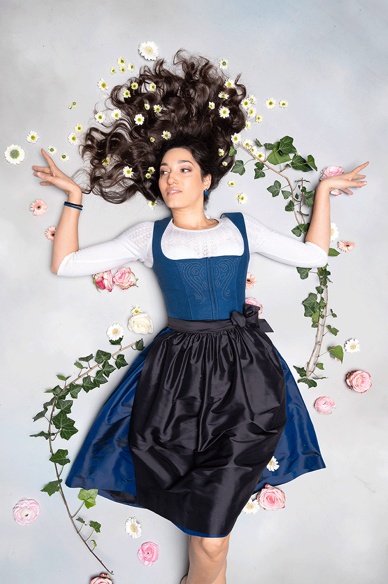 Blaudruck Dirndl mit Nieten besetzt - Translation missing: de.products.product.media.image 9