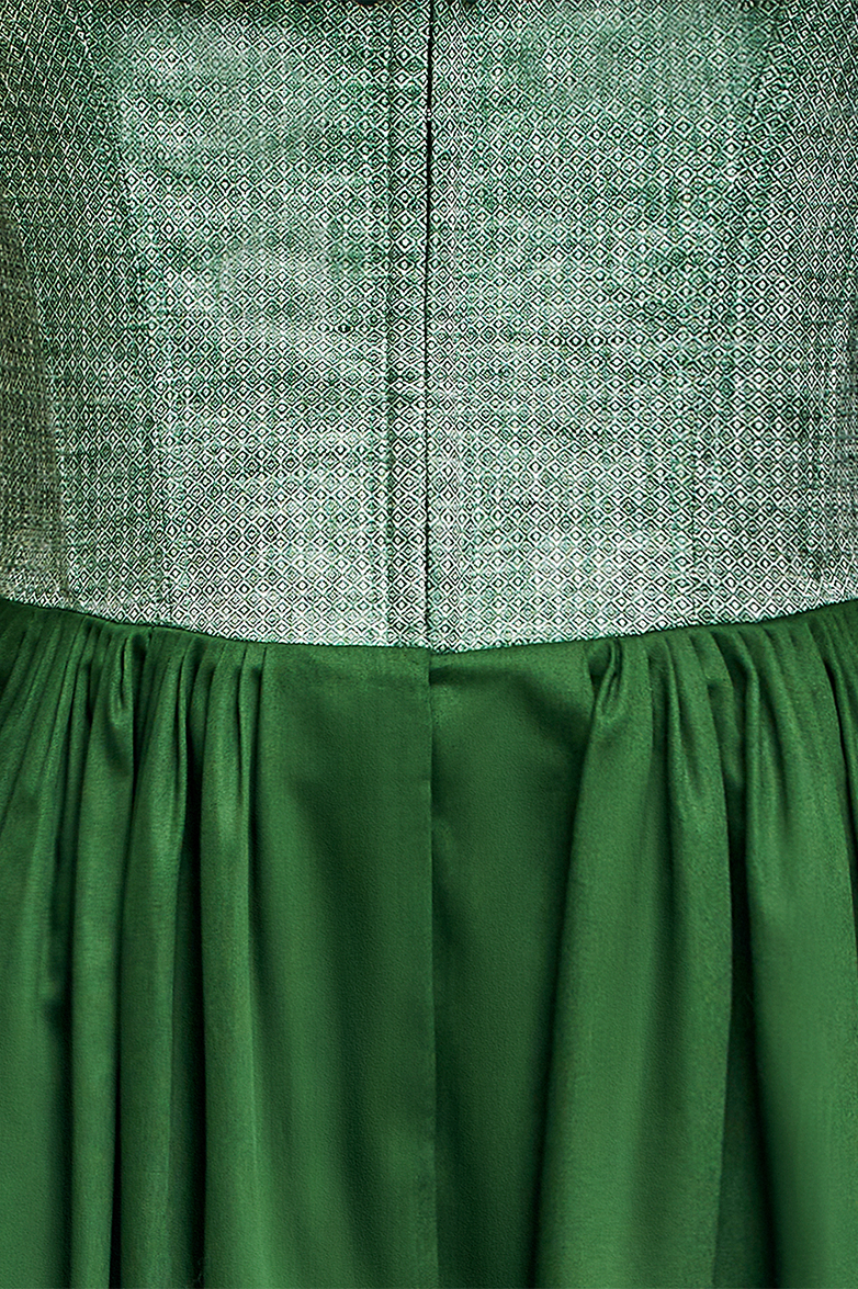 Dirndl mit Henndorfer Rüsche - Translation missing: de.products.product.media.image 15