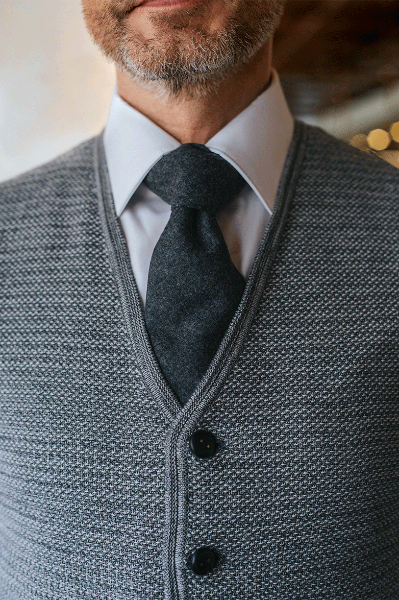 Gilet nach Schladminger Art - Translation missing: de.products.product.media.image 7