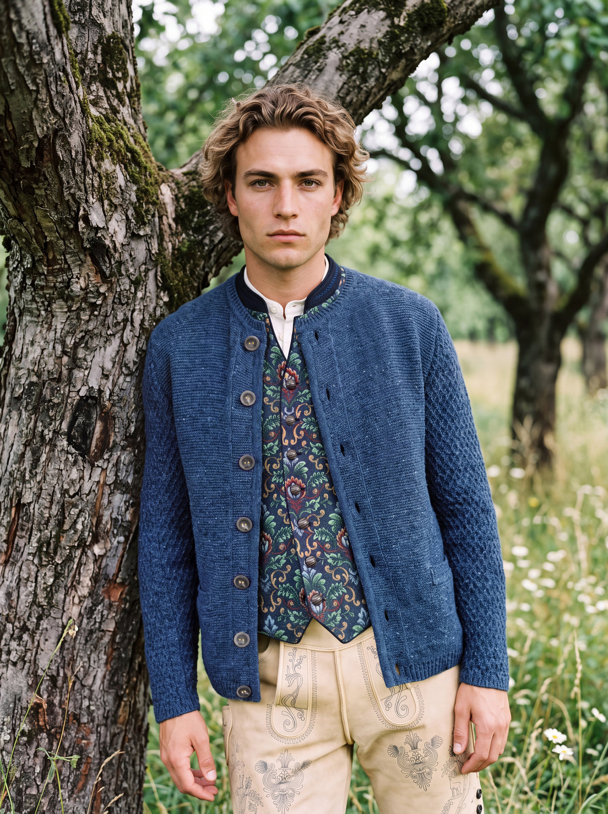 Herbst/Winter 262 Kampagne – Strickjacke im Obstgarten