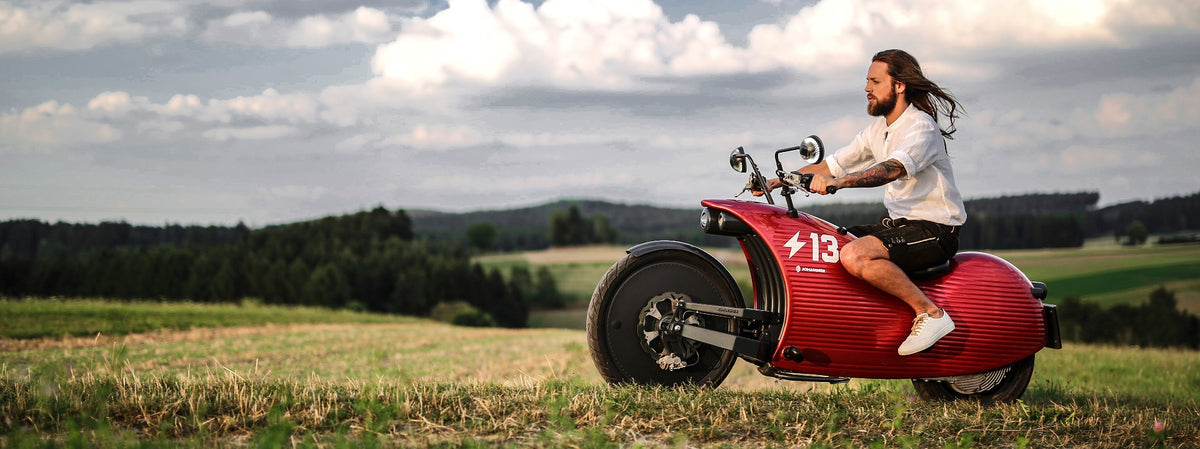 lederhose-motorrad.jpg