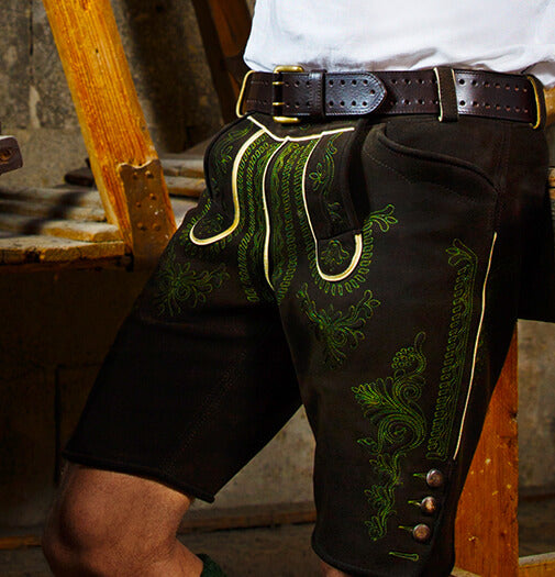 lederhose-reichbestickt.jpg
